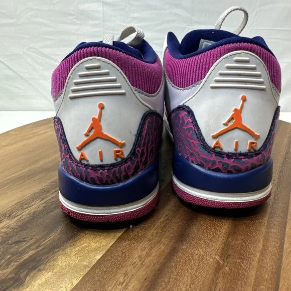 Air Jordan 3 Retro Size 5 Y 441140-500 Barely Grape/Fire Pink - Picture 10 of 16